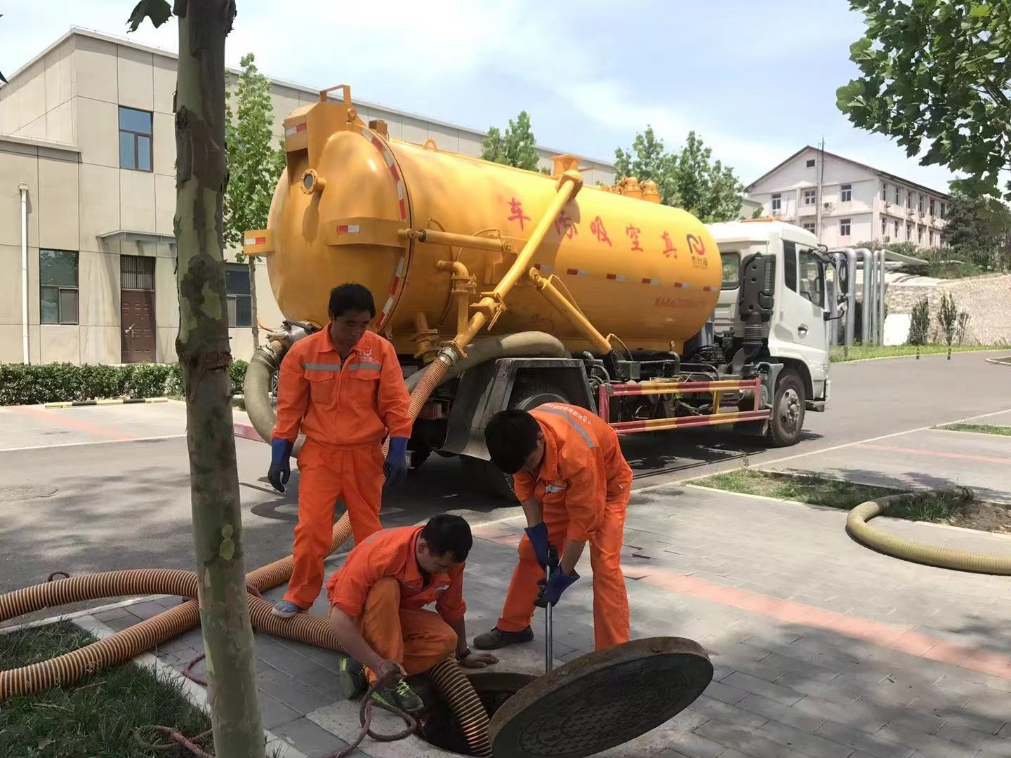 云梦化粪池清理与5-8吨吸粪车施工效率分析